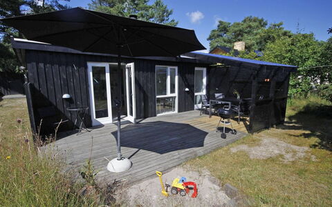 Talvikki - 250M from the Sea: Hout, Meubilair, Appartement, Kamer, Plafond, Beits, Stoel, Hardwood, Vernis, Timmerhout