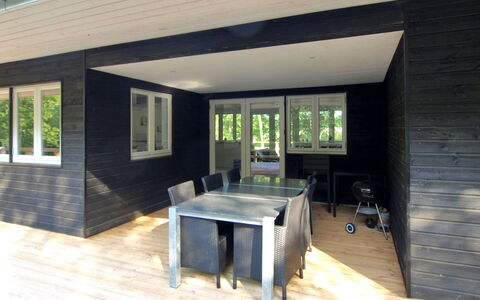 Lätizia - 300M from the Sea: Hout, Meubilair, Appartement, Kamer, Plafond, Beits, Stoel, Hardwood, Vernis, Timmerhout