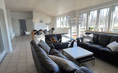 Lätizia - 300M from the Sea: Bankstel, Meubilair, Interieur Ontwerp, Hout, Flooring, Verdieping, Woonkamer, Plafond, Huis