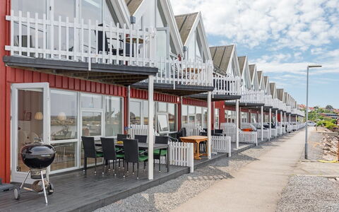 Eija - 5M from the Sea: Hout, Dak, Architectuur, Huis, Huis, Verblijf, Siding, Hardwood, Helling, Landgoed