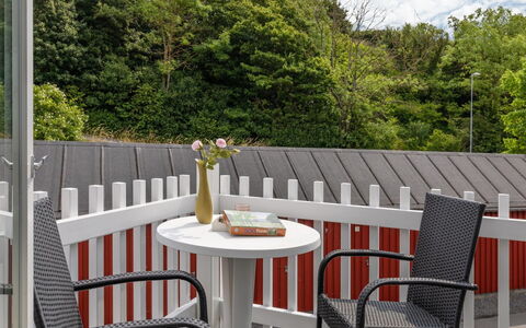 Eija - 5M from the Sea: Hout, Dak, Architectuur, Huis, Huis, Verblijf, Siding, Hardwood, Helling, Landgoed