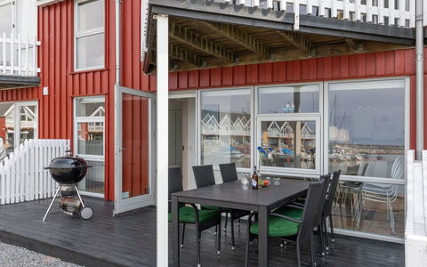 Eija - 5M from the Sea: Hout, Dak, Architectuur, Huis, Huis, Verblijf, Siding, Hardwood, Helling, Landgoed