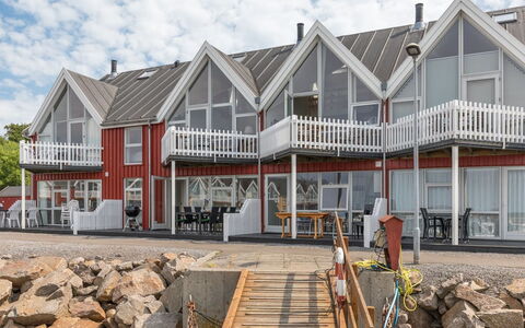 Eija - 5M from the Sea: Hout, Dak, Architectuur, Huis, Huis, Verblijf, Siding, Hardwood, Helling, Landgoed