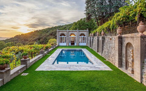 Villa Torreone: Wolk, Fabriek, Water, Lucht, Dag, Eigendom, Zwembad, Natuur, Azure, Boom
