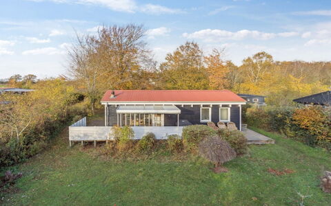 Anni - 250M from the Sea: Hout, Dak, Architectuur, Huis, Huis, Verblijf, Siding, Hardwood, Helling, Landgoed