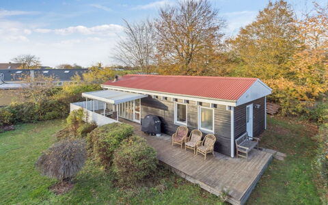 Anni - 250M from the Sea: Hout, Dak, Architectuur, Huis, Huis, Verblijf, Siding, Hardwood, Helling, Landgoed