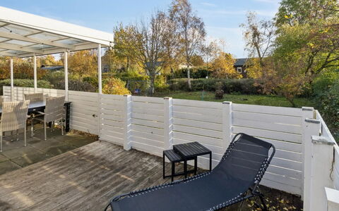 Anni - 250M from the Sea: Hout, Dak, Architectuur, Huis, Huis, Verblijf, Siding, Hardwood, Helling, Landgoed