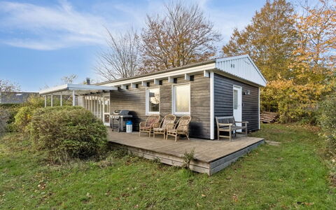Anni - 250M from the Sea: Hout, Dak, Architectuur, Huis, Huis, Verblijf, Siding, Hardwood, Helling, Landgoed