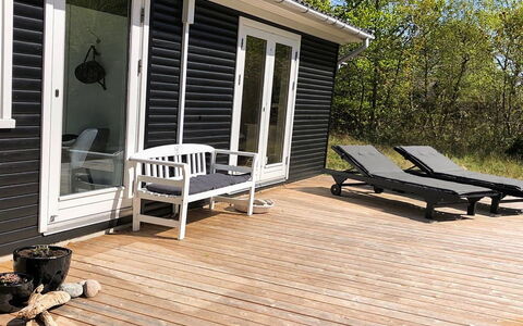 Aida - 400M from the Sea: Huis, Dak, Huis, Verblijf, Struik, Groundcover, Landgoed, Boerderij, Siding, Garden Gebouwen