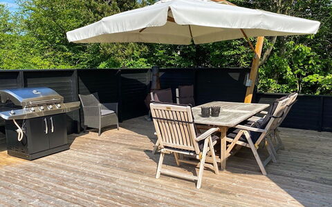 Aida - 400M from the Sea: Huis, Dak, Huis, Verblijf, Struik, Groundcover, Landgoed, Boerderij, Siding, Garden Gebouwen