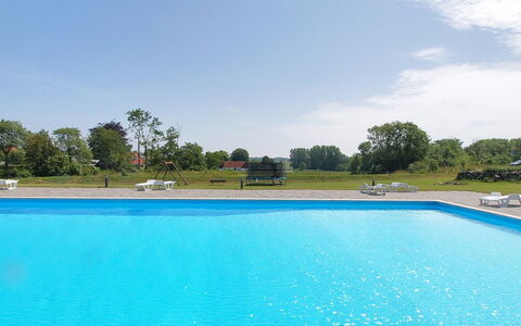 Valio - 6Km from the Sea: Hout, Meubilair, Appartement, Kamer, Plafond, Beits, Stoel, Hardwood, Vernis, Timmerhout