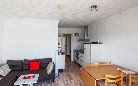 Valio - 6Km from the Sea: Hout, Meubilair, Appartement, Kamer, Plafond, Beits, Stoel, Hardwood, Vernis, Timmerhout