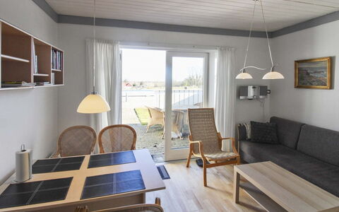 Fränze - 6Km from the Sea: Hout, Meubilair, Appartement, Kamer, Plafond, Beits, Stoel, Hardwood, Vernis, Timmerhout