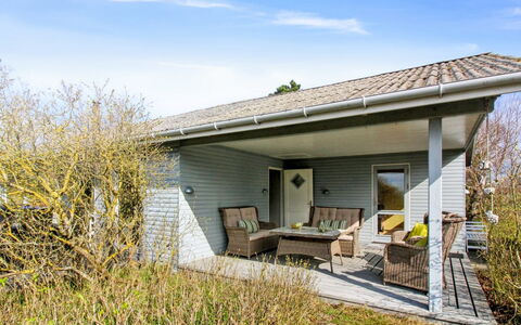 Bondi - 150M from the Sea: Hout, Meubilair, Appartement, Kamer, Plafond, Beits, Stoel, Hardwood, Vernis, Timmerhout