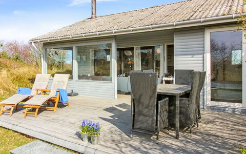 Bondi - 150M from the Sea: Hout, Meubilair, Appartement, Kamer, Plafond, Beits, Stoel, Hardwood, Vernis, Timmerhout