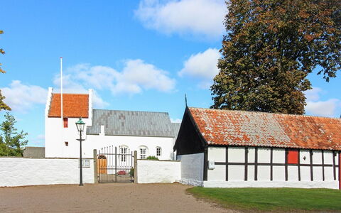 Eeske - 800M from the Sea: Hout, Meubilair, Appartement, Kamer, Plafond, Beits, Stoel, Hardwood, Vernis, Timmerhout