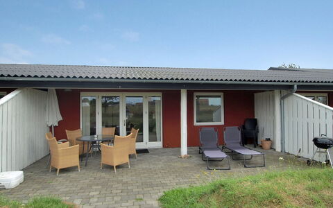 Thorke - 5Km from the Sea: Dak, Huis, Deur, Verblijf, Schaduw, Siding, Werf, Landgoed, Backyard