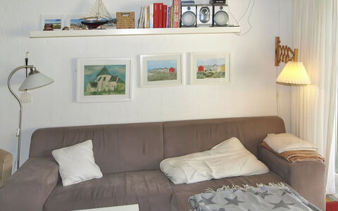 Thorke - 5Km from the Sea: Dak, Huis, Deur, Verblijf, Schaduw, Siding, Werf, Landgoed, Backyard