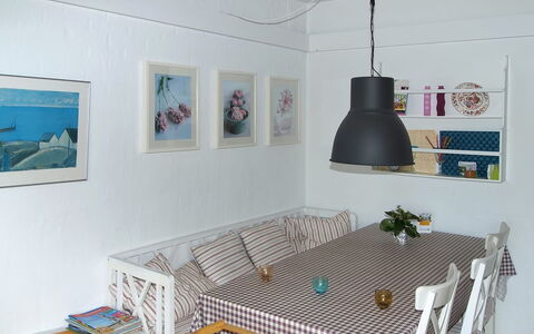 Thorke - 5Km from the Sea: Dak, Huis, Deur, Verblijf, Schaduw, Siding, Werf, Landgoed, Backyard