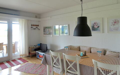 Thorke - 5Km from the Sea: Dak, Huis, Deur, Verblijf, Schaduw, Siding, Werf, Landgoed, Backyard