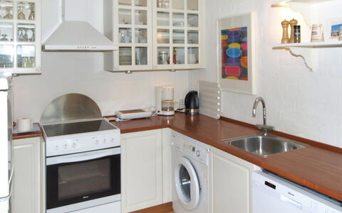 Thorke - 5Km from the Sea: Dak, Huis, Deur, Verblijf, Schaduw, Siding, Werf, Landgoed, Backyard