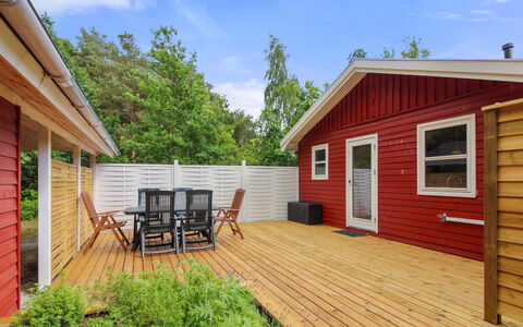 Majken - 300M from the Sea: Hout, Meubilair, Appartement, Kamer, Plafond, Beits, Stoel, Hardwood, Vernis, Timmerhout