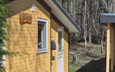 Heikki - 700M from the Sea: Hout, Meubilair, Appartement, Kamer, Plafond, Beits, Stoel, Hardwood, Vernis, Timmerhout