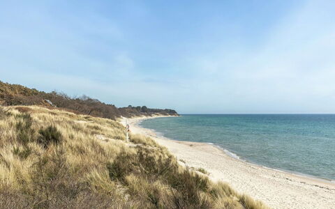 Heikki - 700M from the Sea: Hout, Meubilair, Appartement, Kamer, Plafond, Beits, Stoel, Hardwood, Vernis, Timmerhout