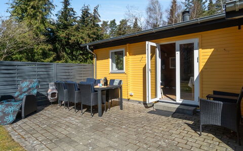 Heikki - 700M from the Sea: Hout, Meubilair, Appartement, Kamer, Plafond, Beits, Stoel, Hardwood, Vernis, Timmerhout