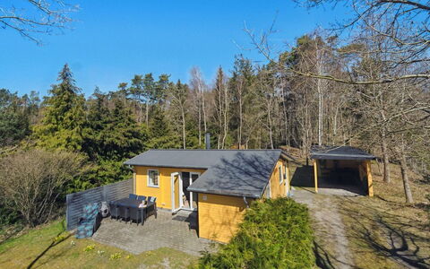 Heikki - 700M from the Sea: Hout, Meubilair, Appartement, Kamer, Plafond, Beits, Stoel, Hardwood, Vernis, Timmerhout