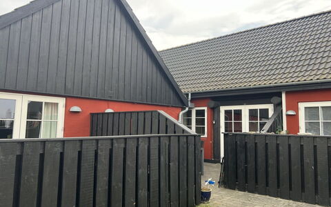 Manfred - 6Km from the Sea: Hout, Meubilair, Appartement, Kamer, Plafond, Beits, Stoel, Hardwood, Vernis, Timmerhout