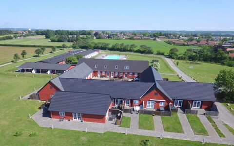 Manfred - 6Km from the Sea: Hout, Meubilair, Appartement, Kamer, Plafond, Beits, Stoel, Hardwood, Vernis, Timmerhout