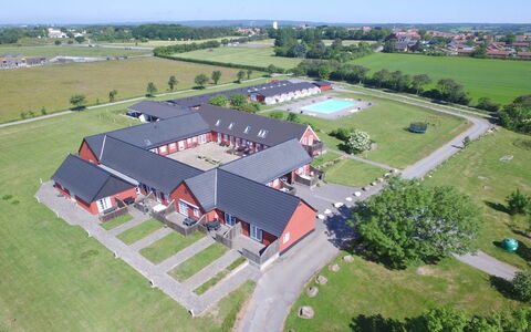 Manfred - 6Km from the Sea: Hout, Meubilair, Appartement, Kamer, Plafond, Beits, Stoel, Hardwood, Vernis, Timmerhout
