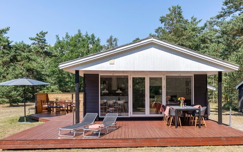Gottfrieda - 300M from the Sea: Hout, Huis, Verblijf, Huis, Dak, Landelijk Gebied, Siding, Blokhut, Garden Gebouwen, Hardwood