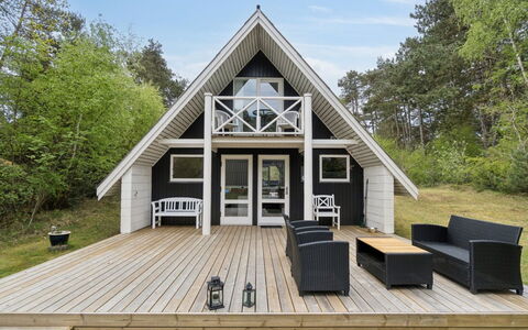 Lillesol - 400M from the Sea: Hout, Dak, Architectuur, Huis, Huis, Verblijf, Siding, Hardwood, Helling, Landgoed