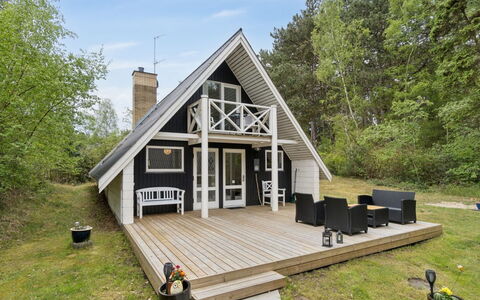 Lillesol - 400M from the Sea: Hout, Dak, Architectuur, Huis, Huis, Verblijf, Siding, Hardwood, Helling, Landgoed