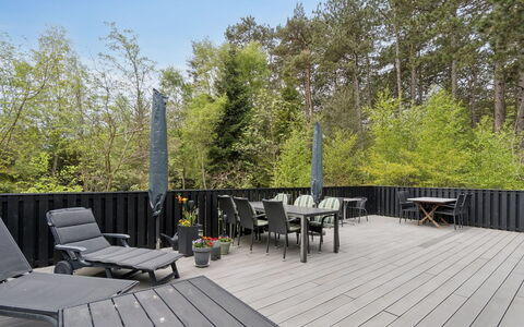 Lillesol - 400M from the Sea: Hout, Dak, Architectuur, Huis, Huis, Verblijf, Siding, Hardwood, Helling, Landgoed