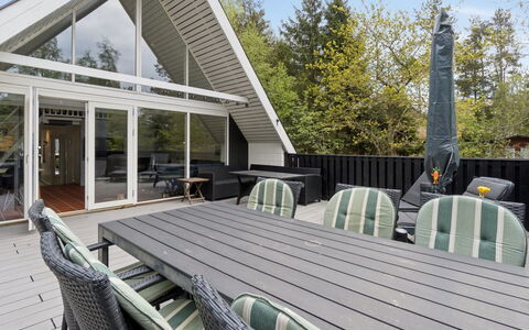 Lillesol - 400M from the Sea: Hout, Dak, Architectuur, Huis, Huis, Verblijf, Siding, Hardwood, Helling, Landgoed