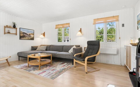Malou - 350M from the Sea: Meubilair, Flooring, Hout, Interieur Ontwerp, Verdieping, Bankstel, Woonkamer, Huis, Houten Vloer, Plafond