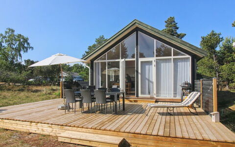 Hilje - 350M from the Sea: Meubilair, Interieur Ontwerp, Stoel, Flooring, Tafel, Toevlucht, Verdieping, Plafond, Kamer, Eco Hotel