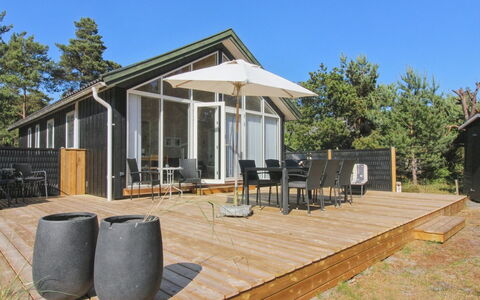 Hilje - 350M from the Sea: Meubilair, Interieur Ontwerp, Stoel, Flooring, Tafel, Toevlucht, Verdieping, Plafond, Kamer, Eco Hotel