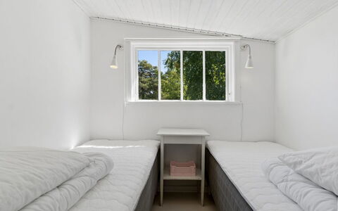 Kerstin - 100M from the Sea: Muur, Plafond, Interieur Ontwerp, Verdieping, Flooring, Slaapkamer, Bed, Kamer, Bedding