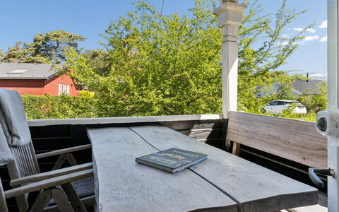 Kerstin - 100M from the Sea: Meubilair, Hout, Buitenmeubels, Veranda, Buitentafel, Dek, Stoel, Hardwood, Schaduw, Outdoor Structuur
