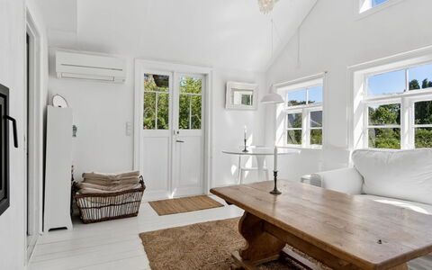 Kerstin - 100M from the Sea: Meubilair, Interieur Ontwerp, Flooring, Muur, Verdieping, Bankstel, Hout, Plafond, Woonkamer, Kamer