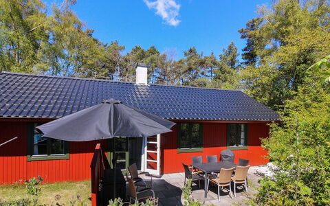 Jose - 300M from the Sea: Dak, Huis, Land Lot, Huis, Verblijf, Landgoed, Garden Gebouwen, Schaduw, Blokhut, Landscaping