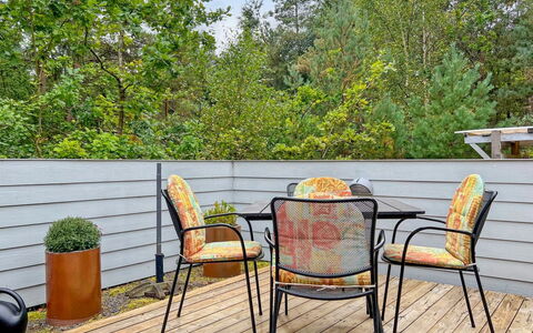 Elsamaria - 400M from the Sea: Meubilair, Buitenmeubels, Stoel, Buitentafel, Tafel, Dek, Tuin, Beits, Hardwood, Patio