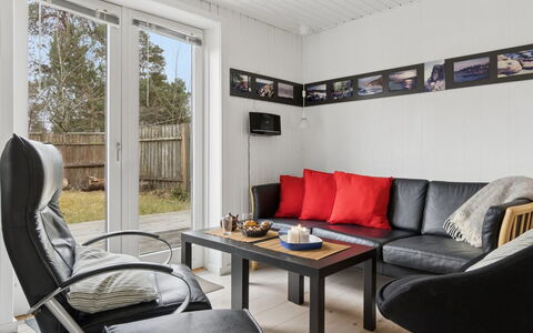 Evert - 250M from the Sea: Hout, Huis, Verblijf, Huis, Dak, Landelijk Gebied, Siding, Blokhut, Garden Gebouwen, Hardwood