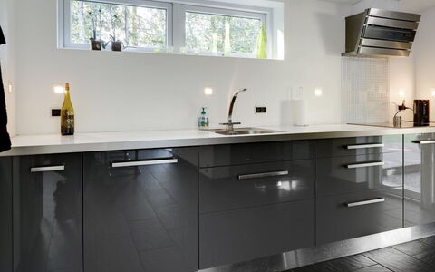 Elza - 800M from the Sea: Flooring, Cabinetry, Interieur Ontwerp, Keuken, Countertop, Verdieping, Huis, Toestel Van De Keuken, Lichte Inrichting, Kast