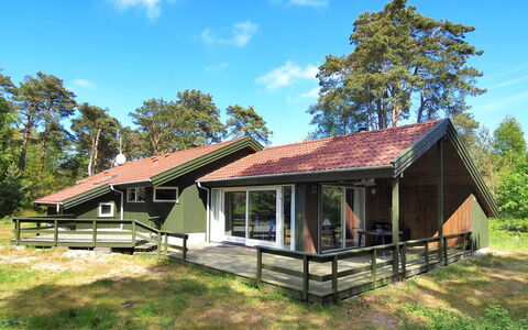 Adelbrand - 400M from the Sea: Hout, Huis, Verblijf, Huis, Dak, Landelijk Gebied, Siding, Blokhut, Garden Gebouwen, Hardwood
