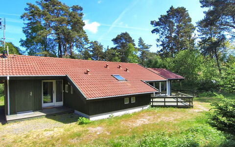 Adelbrand - 400M from the Sea: Hout, Huis, Verblijf, Huis, Dak, Landelijk Gebied, Siding, Blokhut, Garden Gebouwen, Hardwood